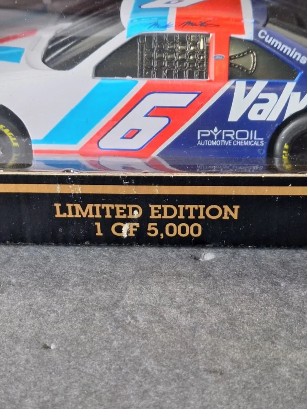1994 1/24 Mark Martin Nascar #6 Valvoline NASCAR Stock Car Die Cast BANK - Picture 2 of 7